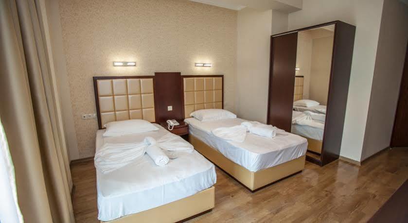 Hotel Gtm Plaza Tbilisi Exterior foto